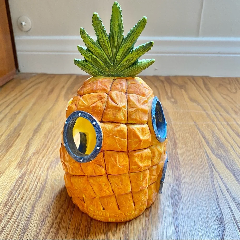Penn Plax SpongeBob Squarepants Pineapple House with Swim Holes Aquatic Decor